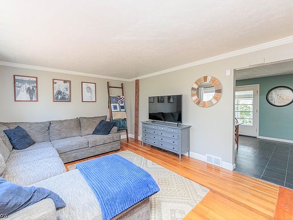 5th image of 2132 Issaquah St