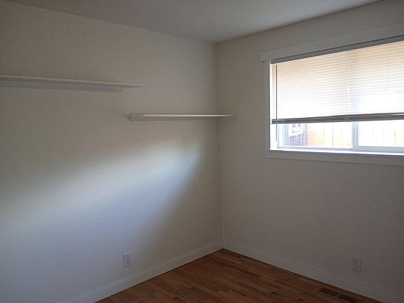 3rd image of 4725 41st St NE