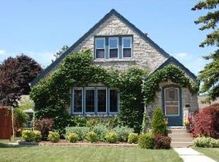 3369 S 43rd St, Greenfield, WI 53219