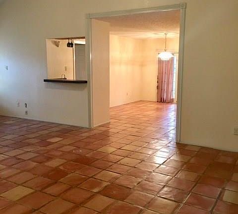 4th image of 3114 Charter Ln