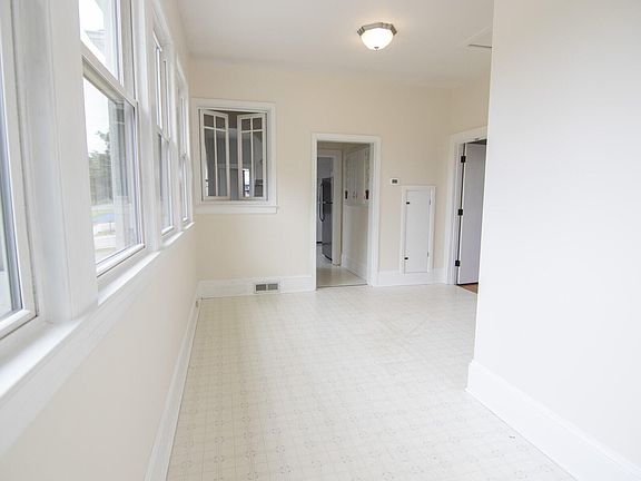 2nd image of 260 W College St