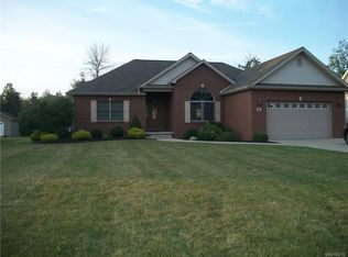 567 Oak Run Dr, Lewiston, NY 14092