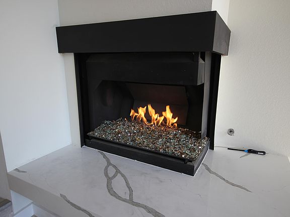 Gas fireplace!