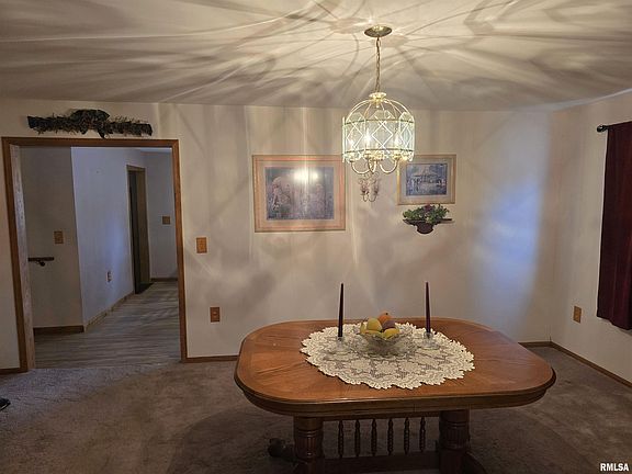 5th image of 201 W Springfield St