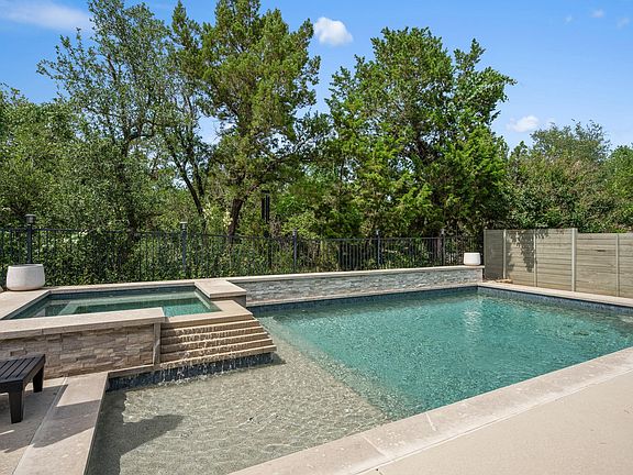 2nd image of 1005 Wolf Hollow Dr