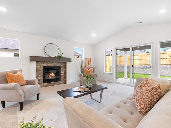 4th image of 406 NW Monte Vista Ave #124