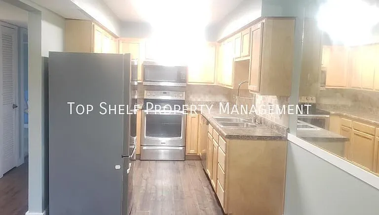 9513 University Ave #8 — Photo 3