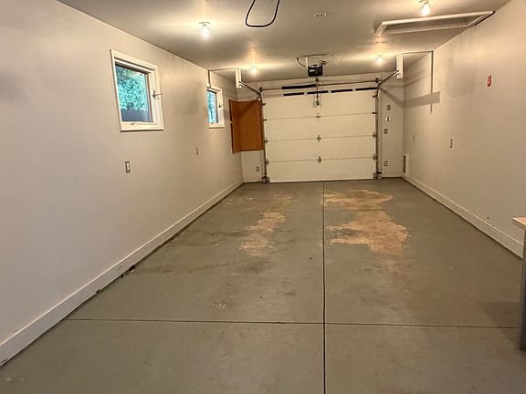 5th image of 1105 W Miller St