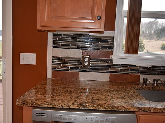 5th image of 3 Farmington Pl