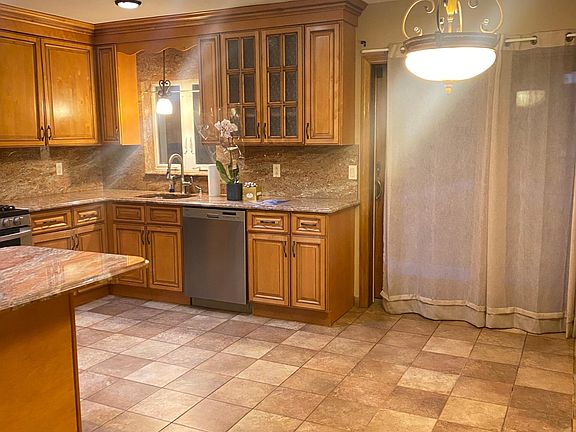 3rd image of 1633 Bayview Ave #2
