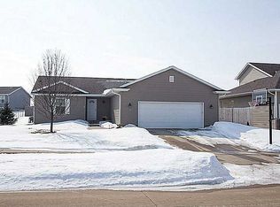 5625 Prairie Hill Ct, Marion, IA 52302