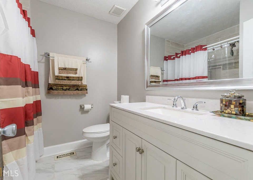 2nd image of 2811 Shady Woods Ct