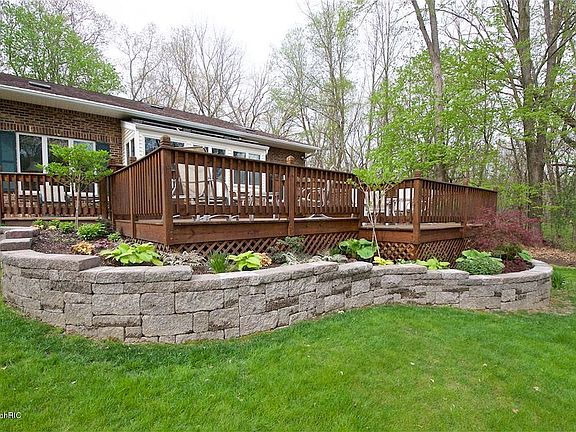 3rd image of 180 Embury Dr
