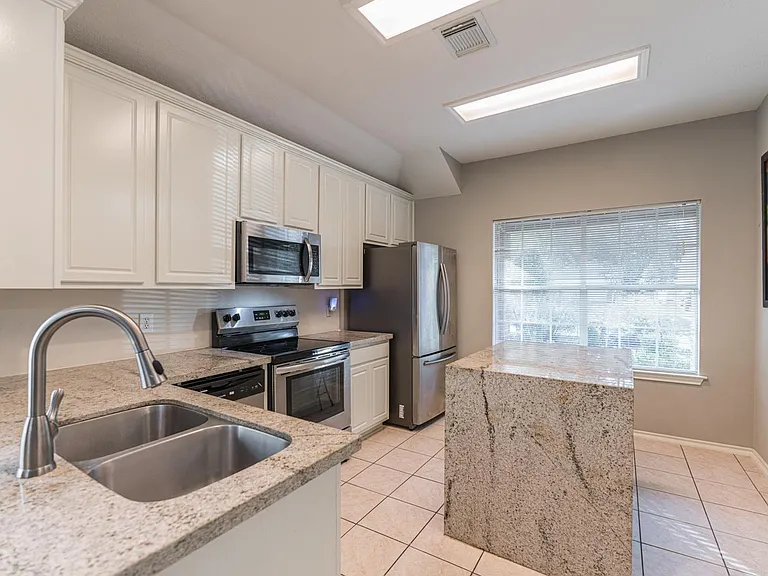46 S Wynnoak Cir — Photo 3