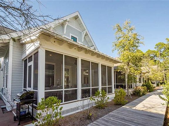 73 Plimsoll Way - Back area