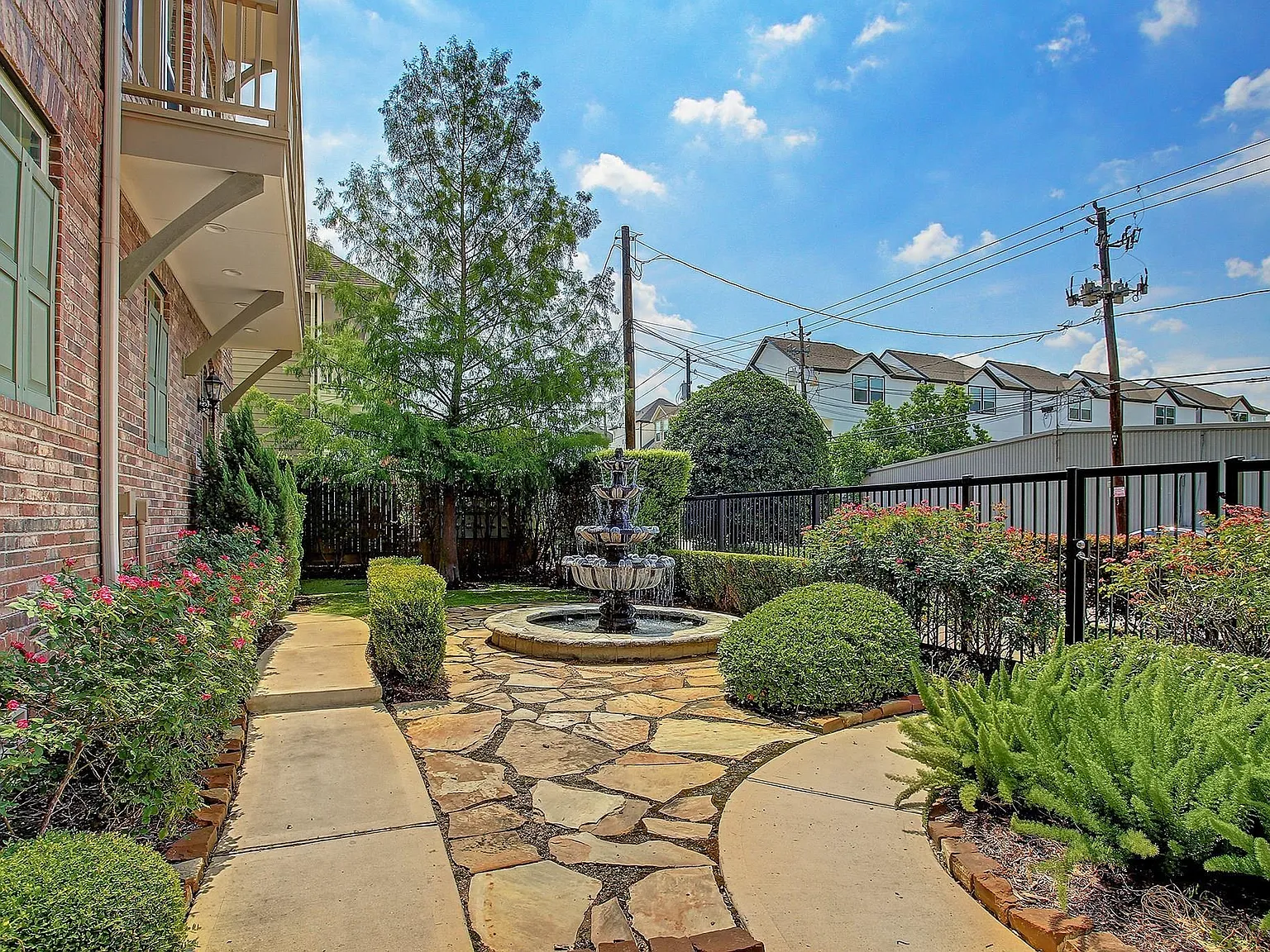 3 bed, 3.5 bath, 2409 sqft, $3,500 — Photo 4