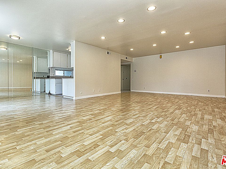 1st image of 5301 Balboa Blvd Unit C5