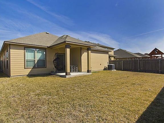 3rd image of 825 Oatmeal Dr