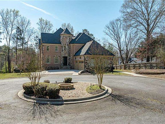 2nd image of 7611 Regency Cir