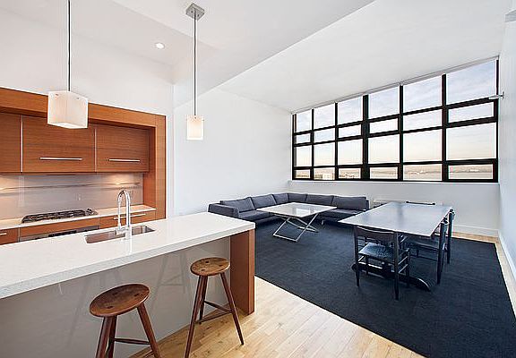 5th image of 360 Furman St APT 1033