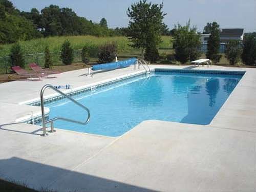 2nd image of 185 Charleston Ridge Dr