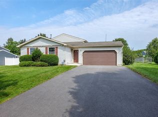 19 Yearling Dr, Henrietta, NY 14467
