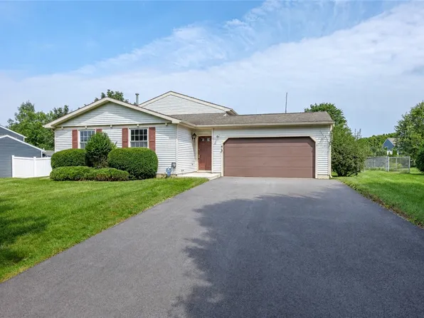 19 Yearling Dr, Henrietta, NY 14467