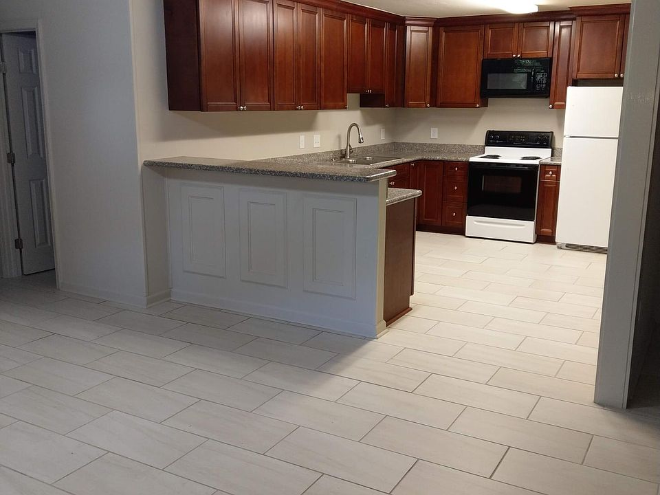 2nd image of 143 Oakwood Dr