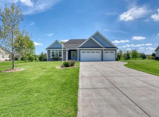 N59W34909 Lake Dr, Oconomowoc, WI