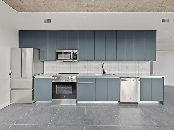 4th image of 315 NW 32nd St #101