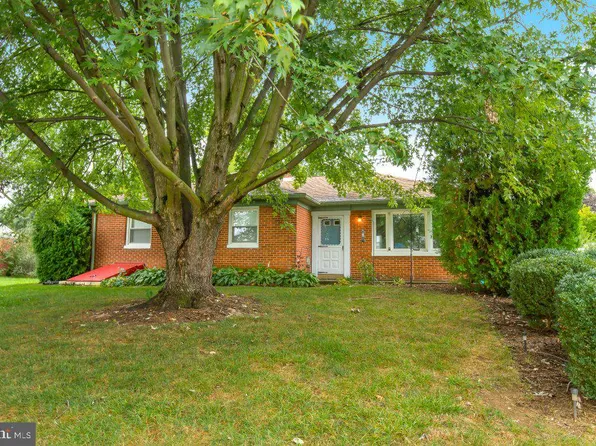 319 Crestline Dr, Willow Street, PA 17584