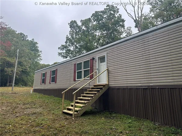 259 Barley Dr, Mount Hope, WV 25880