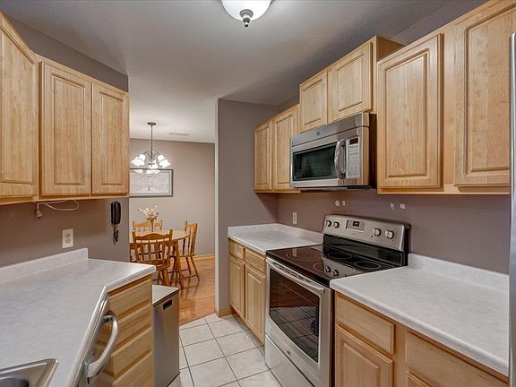5th image of 102 Prairie Heights Dr APT 416