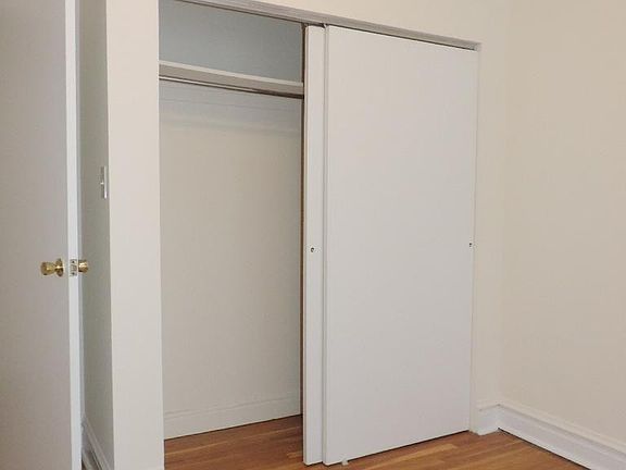 5th image of 739 Hinman Ave APT 3E