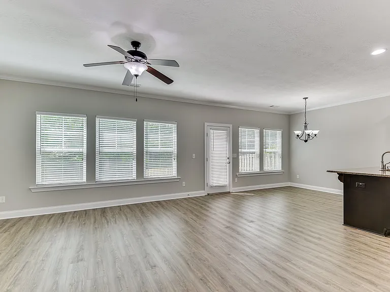 1913 Kenlock Dr — Photo 6