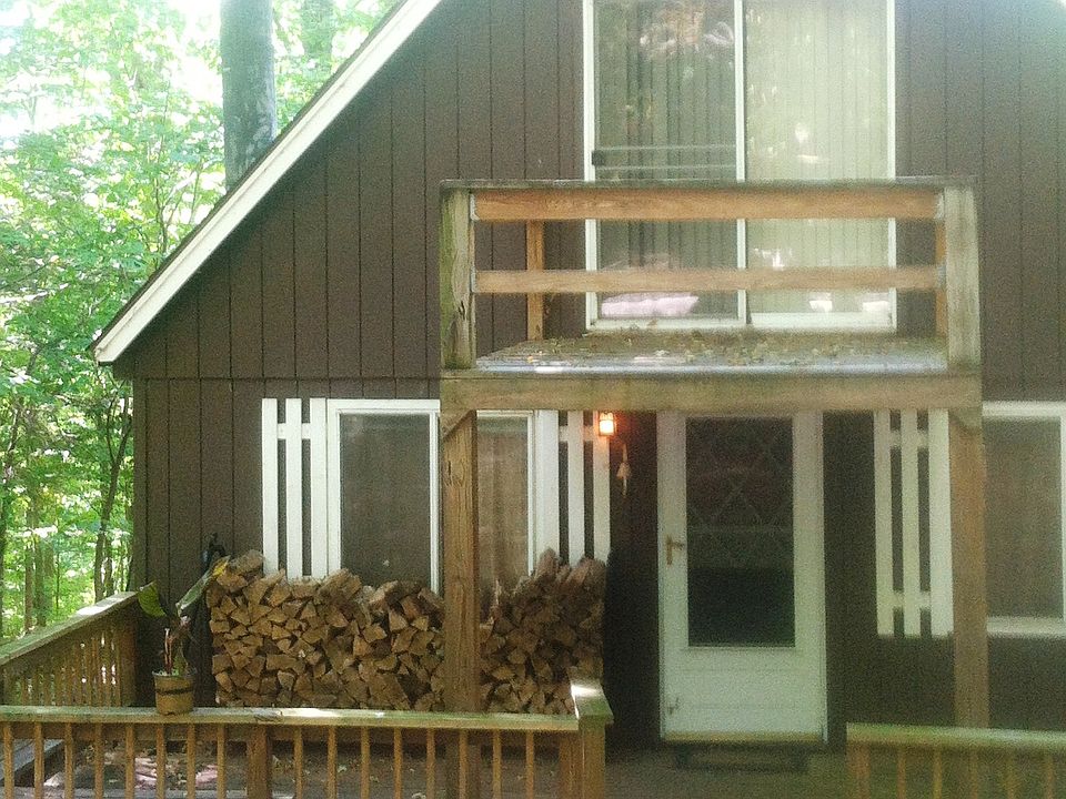 Private Tanglwood lakes home
