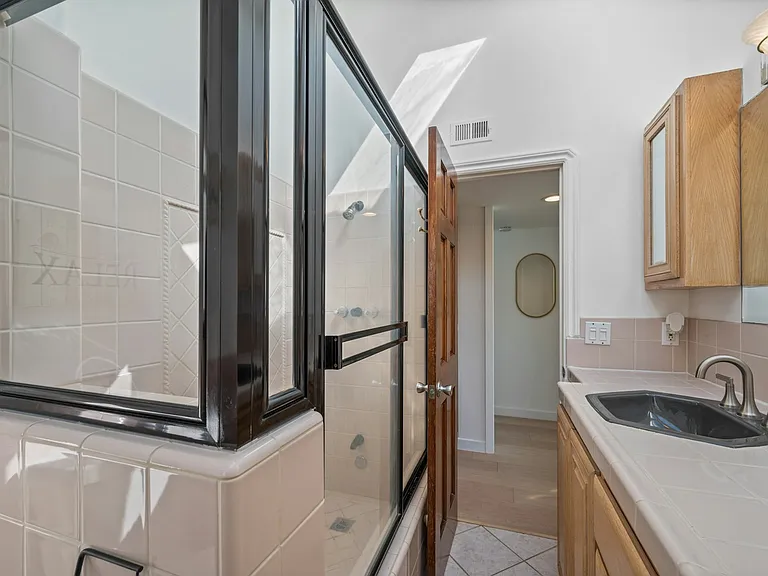 208 Marine Ave — Photo 13