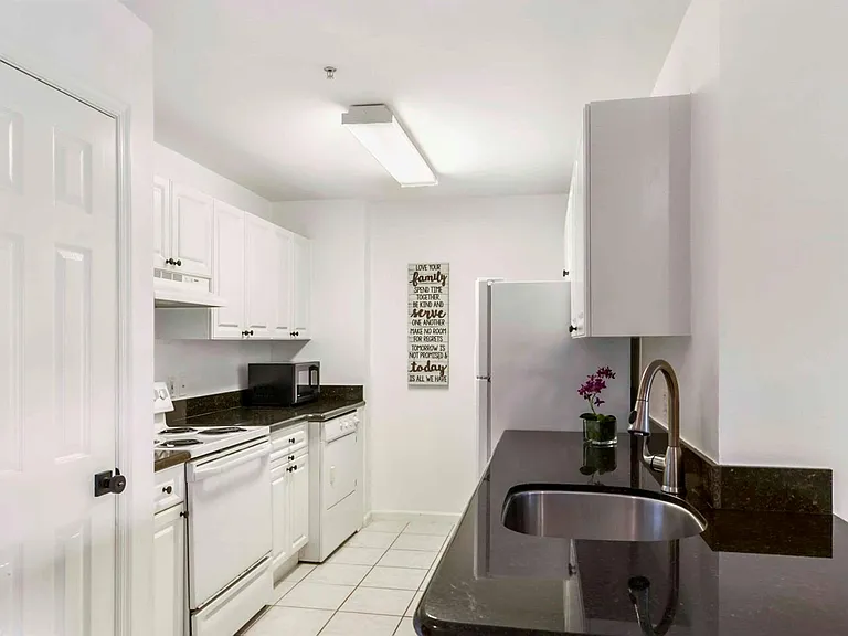2040 Greenview Shores Blvd #203 — Photo 9