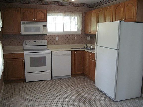 2nd image of 3943 Larchview Dr
