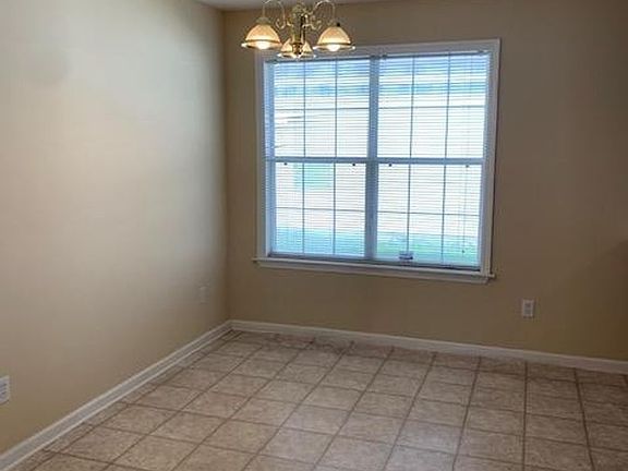5th image of 4240 Wilshire Dr