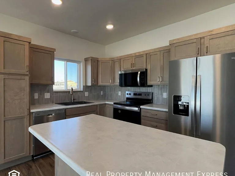 9006 W Jerald Pl — Photo 1