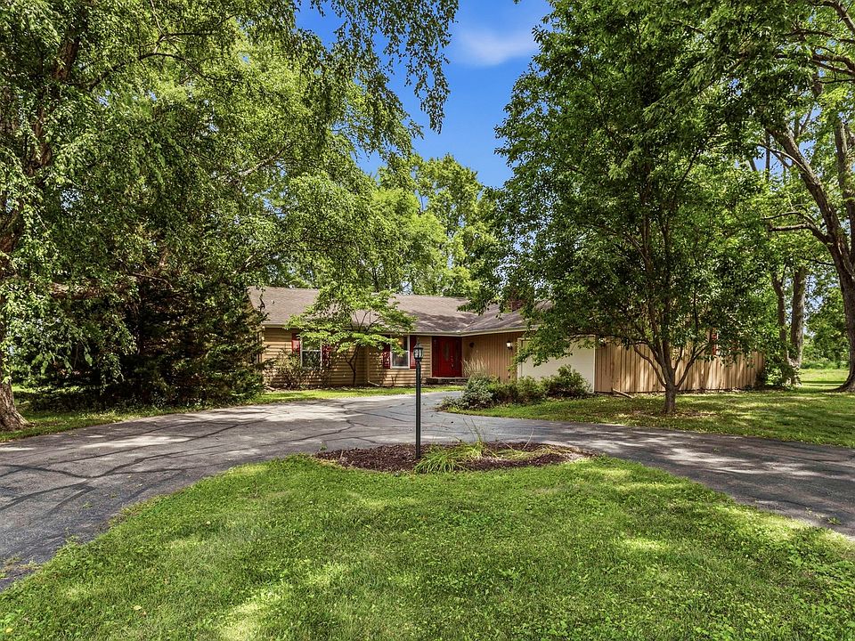 1st image of 147 Woodlake Rd