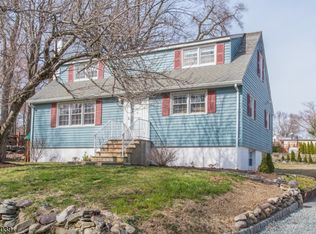 10 Hazel Rd, West Milford, NJ 07480