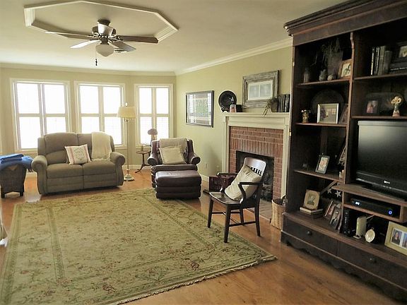 3rd image of 2393 N Laurelwood Ln