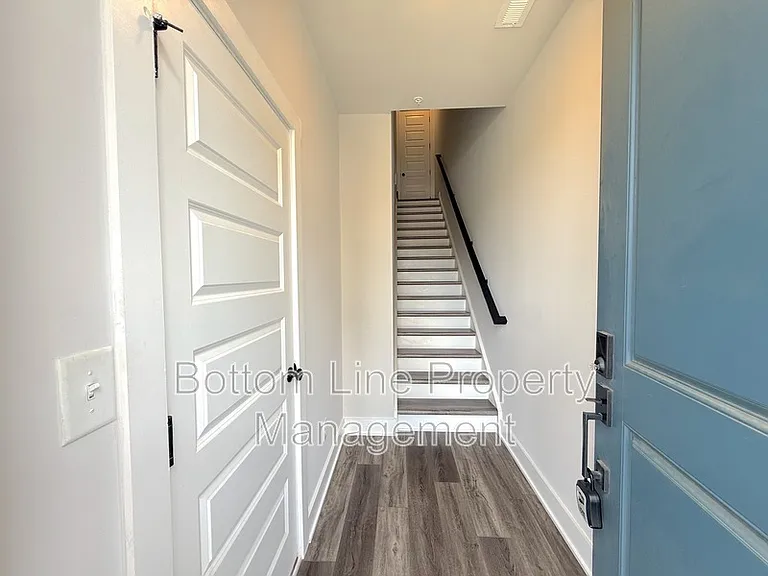 607 W Tremont Ave — Photo 3
