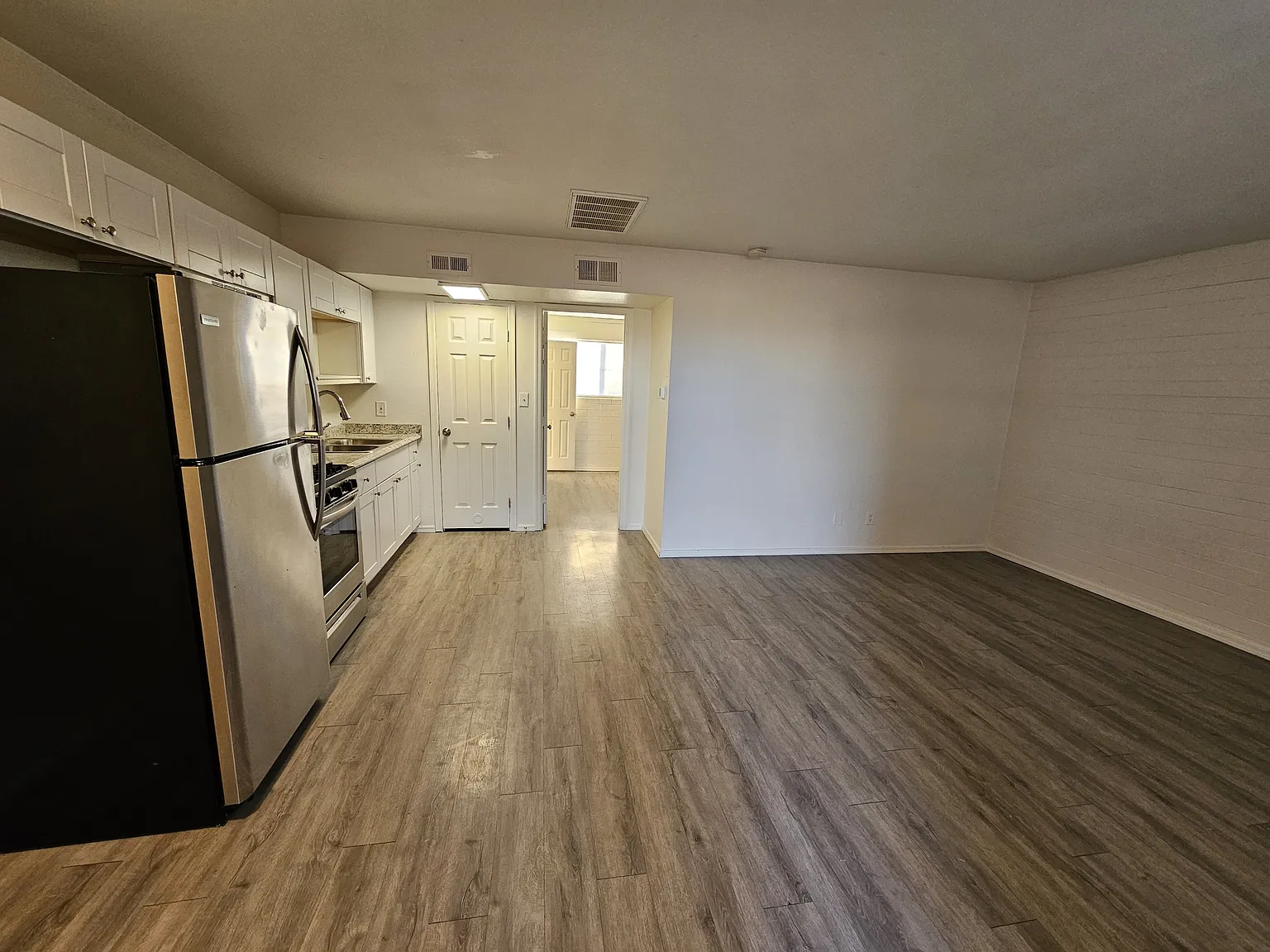 811 East Siesta Drive - 3 — Photo 2
