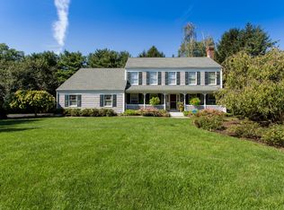 2 Old Field Ln, Mount Sinai, NY 11766