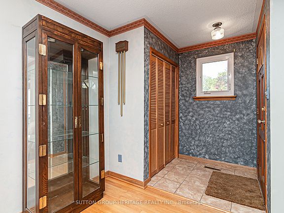 4th image of 1113 Valley Ct