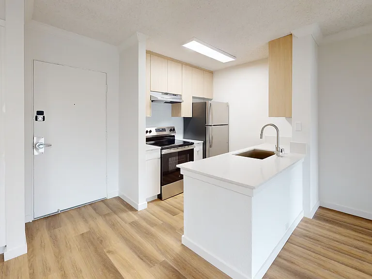 Eight 80 Newport Beach — Photo 100