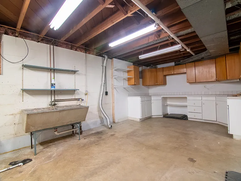 2861 Wellesley Dr — Photo 31